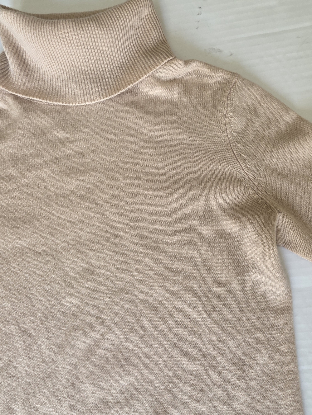 Bloomingdale's beige Cashmere Turtleneck Sweater Quiet Luxury Minimalist Cozy - Picture 3 of 8